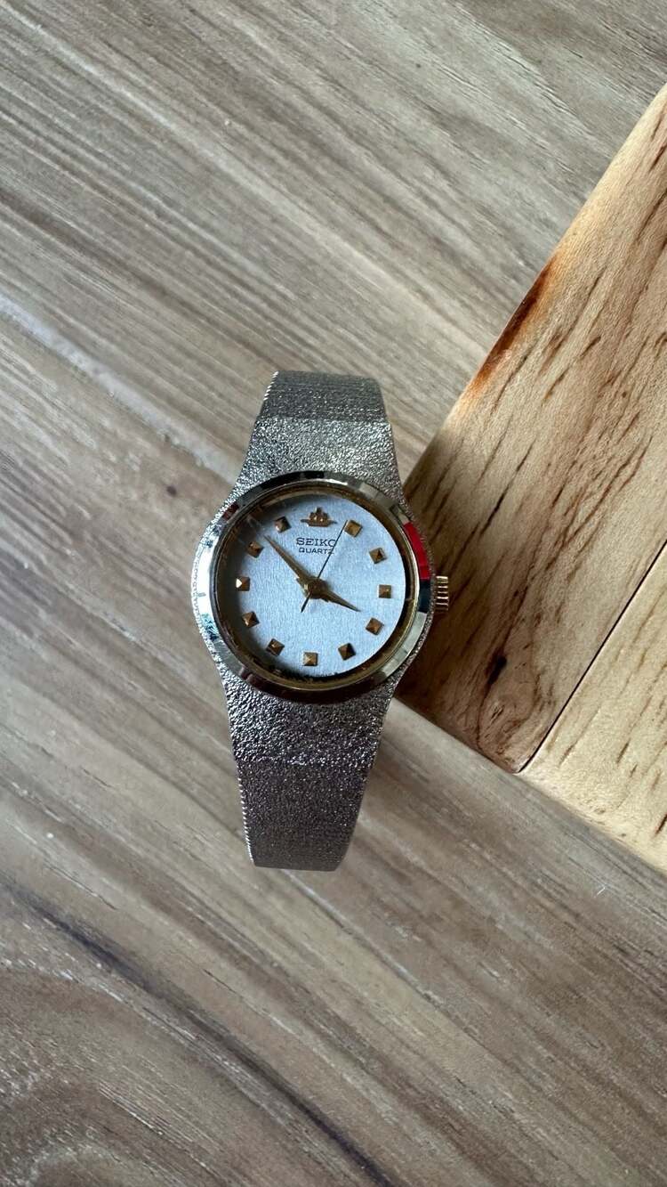 Vintage Seiko Quartz Women's Watch 8Y21-0010 Silver Tone Mesh Band